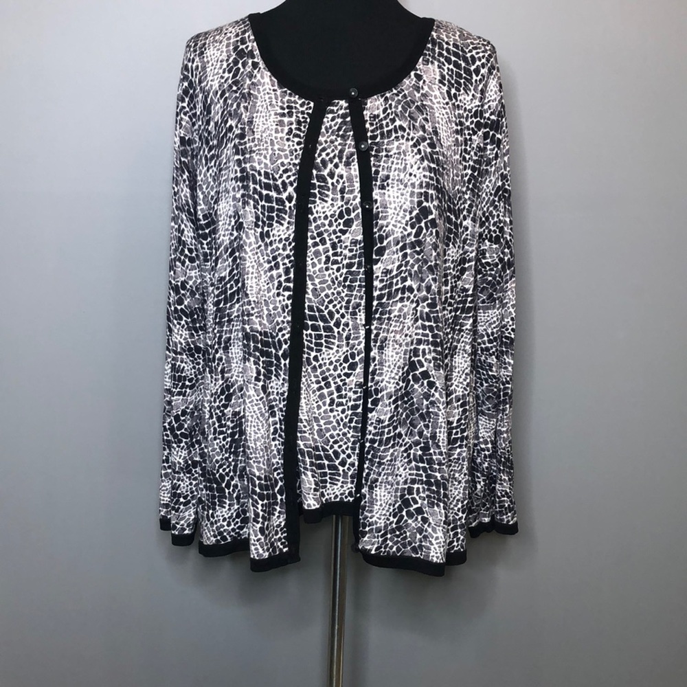Judith Hart Woman 2 Piece Snakeskin Cardigan and Sleeveless Light Sweater